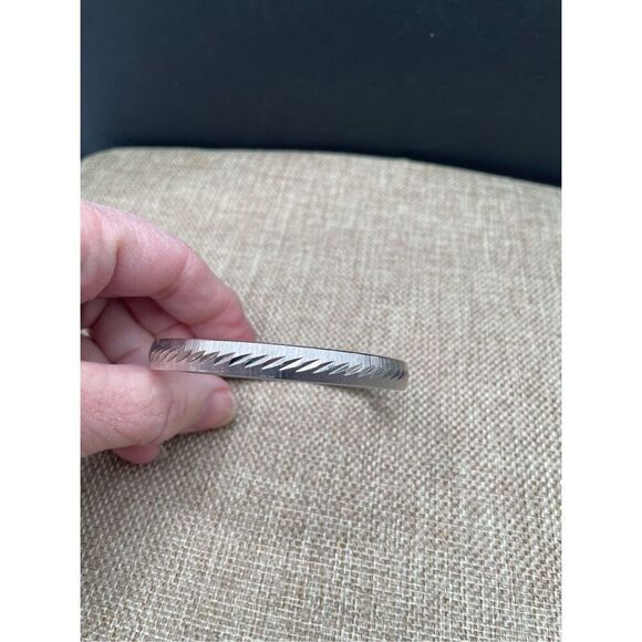 Vintage Monet Silvertone Diamond Cut Bangle Bracelet - Picture 4 of 9